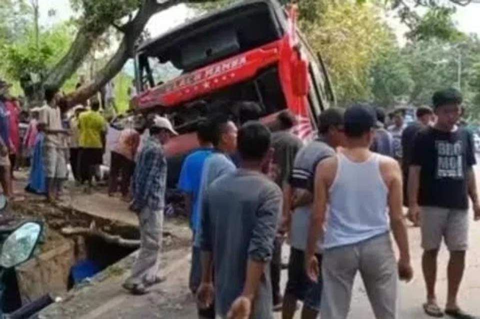 nahas bas, gunung bromo