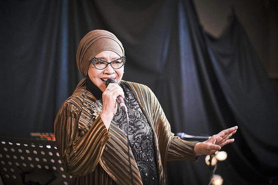 RAHIMAH RAHIM: Sentiasa pelajari perkara baru apabila berurusan dengan anak muda mesra digital. - Foto WILLIE LYOU