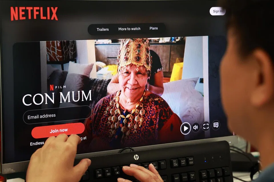 Dionne Marie Hanna, 84 tahun, telah didakwa di Mahkamah Negara pada 5 April, dengan lima pertuduhan penipuan melalui penyataan palsu, melibatkan tiga mangsa.