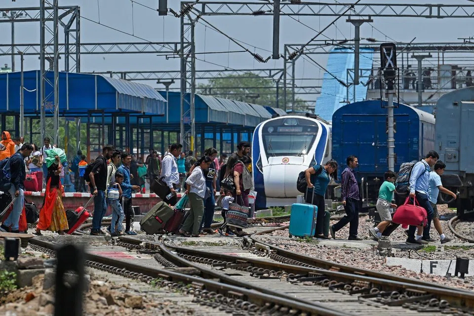 TIDAK TENTERAM:  Delhi tidak mesra kanak-kanak dengan keadaannya yang sangat sibuk dan begitu bising.