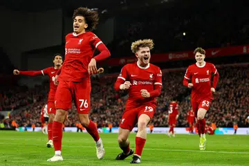 Pemain tengah Liverpool, Harvey Elliott (dua dari kanan), 20 tahun, meraikan gol keempat Liverpool bersama penyerang Liverpool, Jayden Danns (tiga dari kanan) dalam kemenangan 4-1 mereka ke atas Luton pada 22 Februari.