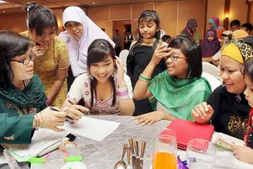 PROGRAM AS-SALAAM PPIS: Salah satu kegiatan yang dianjurkan di bawah program itu ialah membantu keluarga ibu atau bapa tunggal dan kanak-kanak. Ia termasuk kaunseling, program sokongan dan ceramah. - Foto-foto fail