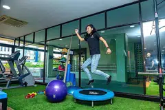 KEGIATAN RIADAH: Bagi membantu mengalihkan tumpuan daripada TikTok, anda boleh cuba keluar dengan rakan di luar dengan melakukan kegiatan bersama atau bersenam di gimnasium, ceburkan diri dalam sukan dan sebagainya. - Foto fail