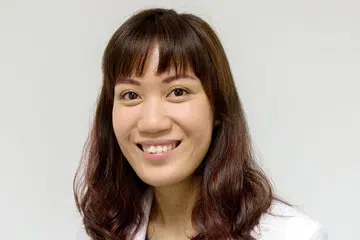 NASIHAT PAKAR: Menurut Cik Tan (atas), memakan terlalu banyak makanan berkanji akan menyebabkan kadar gula dalam darah bertambah dan ini tidak digalakkan terutama di kalangan pesakit kencing manis. - Foto HOSPITAL BESAR SENGKANG