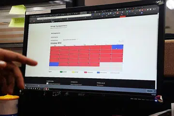 SUDAH PENUH: Orang ramai yang ingin membuat pendaftaran (gambar atas) bagi mendapatkan tag RFID dapati ia cepat dipenuhi bagi bulan depan. - Foto BH oleh HARITH MUSTAFFA
