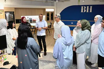 Ketua Pegawai Eksekutif Mendaki, Feroz Akber, kunjungi bilik berita BH