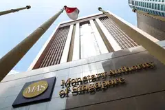 Penguasa Kewangan Singapura (MAS) berkata dasar yang lebih ketat pada April, yang menyusuli tempoh pengukuhan meluas Kadar Tukaran Efektif Nominal Dolar Singapura (S$Neer), telah membantu mengurangkan tekanan inflasi.
