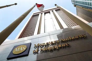 Penguasa Kewangan Singapura (MAS) berkata dasar yang lebih ketat pada April, yang menyusuli tempoh pengukuhan meluas Kadar Tukaran Efektif Nominal Dolar Singapura (S$Neer), telah membantu mengurangkan tekanan inflasi.