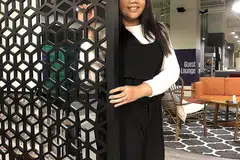 HARGAI SETIAP PELUANG ASAH BAKAT: Bakat muda, Erynn Eriynee, yang sudah memiliki dua 'single' berjudul 'Fitnah' dan 'Bayanganmu', menghadapi darah gemuruh di pentas Dangdut Academy Asia 5 (DAA5). Namun, beliau menyifatkan pengalaman tersebut sebagai membuka mata terhadap dunia hiburan. - Foto BH oleh HARYANI ISMAIL