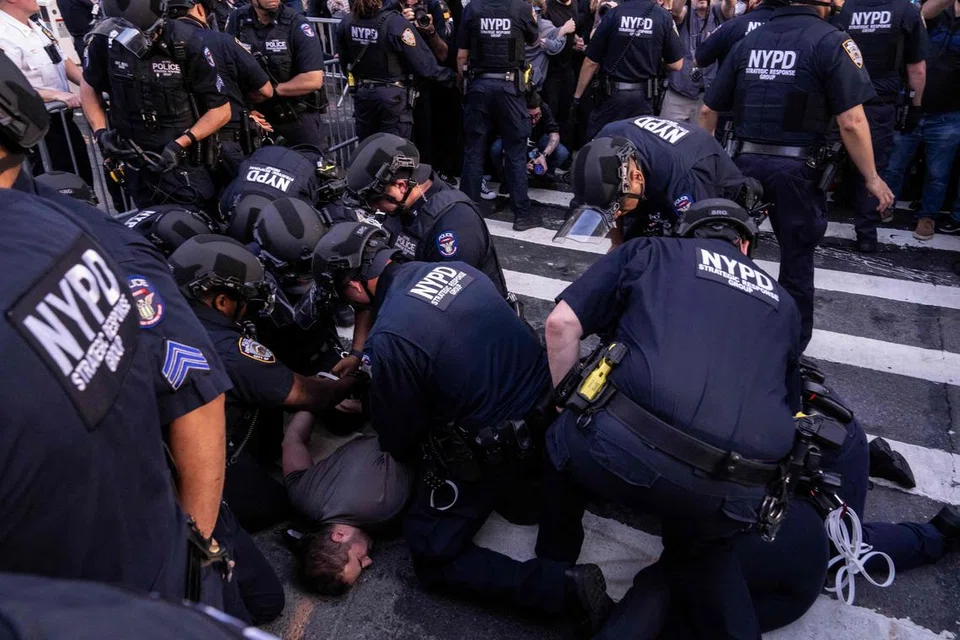 NYPD, imigresen, tangkapan