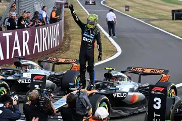Pelumba McLaren, Lando Norris dari Britain, meraikan kemenangan Grand Prix (GP) British Formula Satu (F1) di Silverstone pada 6 Julai 2025.