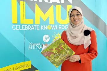 CIK RAHAYU BUANG: Berharap pengalamannya selama dua dekad dalam memberi khidmat kepada masyarakat di peringkat nasional dapat membantunya menyahut cabaran baru bagi membantu masyarakat Melayu/Islam secara langsung. - Foto M.O. SALLEH