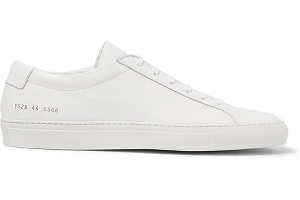 Kasut daripada Original Achilles Lace-Up Sneakers daripada Common Projects ini merupakan pilihan kasut ‘sneaker’ mewah dengan rekaan minimalis. 