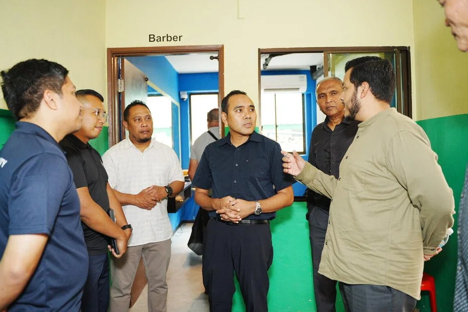 Pertapis, Zhulkarnain, lawatan