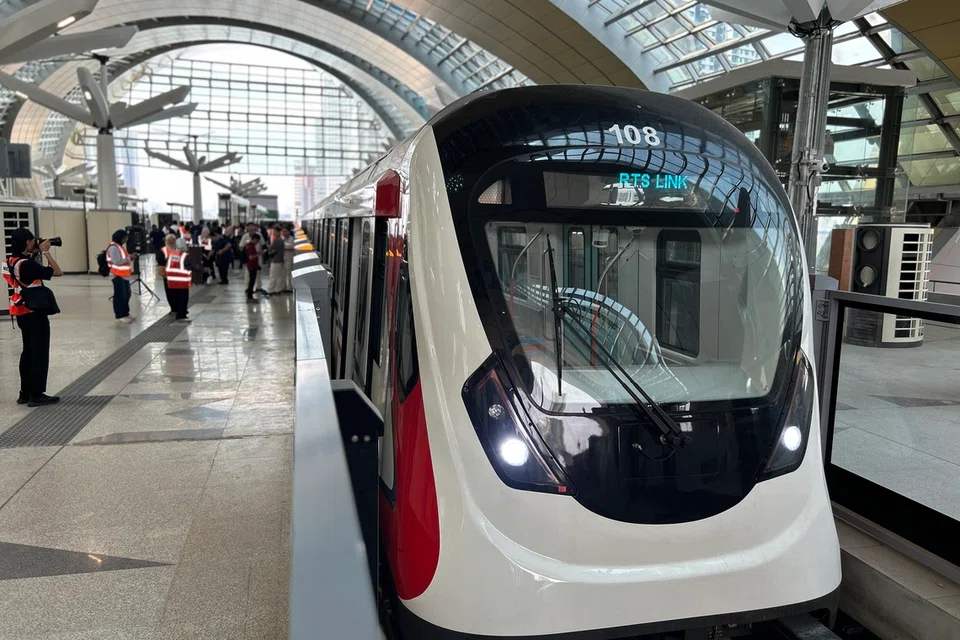 Kesemua lapan tren RTS Link juga telah melalui peringkat penting pengujian, manakala sistem semboyan, komunikasi, bekalan kuasa, pintu skrin pelantar dan kutipan tambang automatik kini menjalani ujian integrasi.