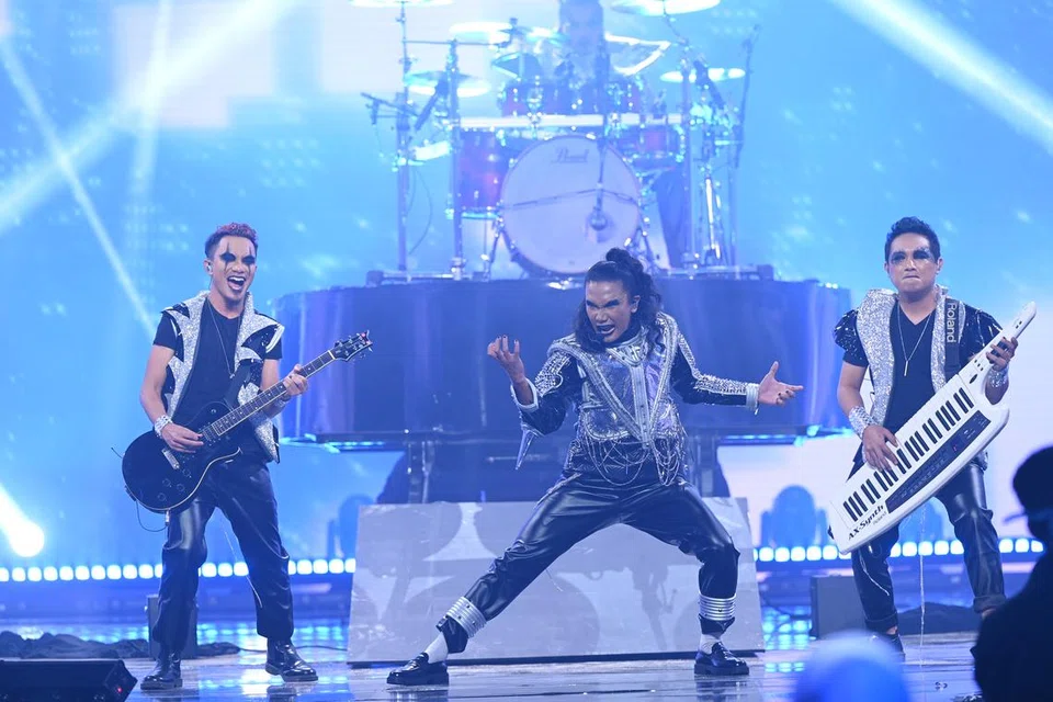 Aepul Roza menunjukkan aksi berani dan lasak dengan gaya tersendiri di pentas ‘The Hardest Singing Show’ dan dirasakan layak bergelar juara.