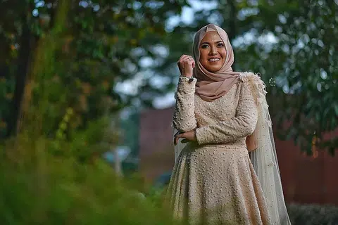 TIDAK DUGA PELUANG DATANG BERTAMU: Setelah gagal menempatkan dirinya ke peringkat separuh akhir Anugerah 2021, Teeqa RZ tidak duga ditawarkan merakam lagu di bawah ciptaan Yazri Malik dengan iringan muzik anak seni dari Russia dan Brazil. - Foto BH oleh CHONG JUN LIANG