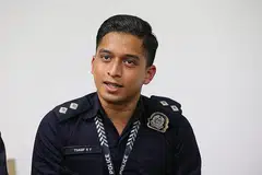 PERLU SENTIASA SEDIA: Meskipun pada mulanya meragui kemampuannya memegang jawatan inspektor di SPF, NSPI Tsaqif kini lebih bersedia melatih anggota ProCom di bawah kendaliannya bagi memastikan mereka menjalankan tugas dengan baik. - Foto THE STRAITS TIMES