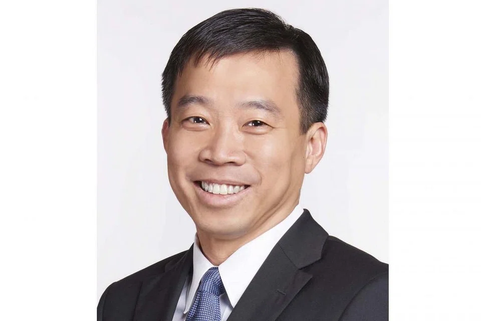MEMBAWA HASIL LEBIH BAIK: Pengerusi Enterprise Singapore (ESG), Encik Peter Ong dan CEO ESG, Encik Png Cheong Boon (atas) menggariskan strategi agar ESG dapat mempertajamkan pendekatannya dalam membantu SME. - Foto fail