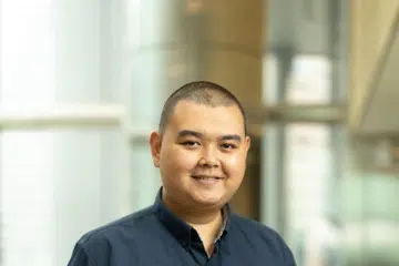 PASTIKAN TEMPAT KERJA ADIL: Pengalaman Encik Monteiro Mohamad Azhar Abdul Aziz, selaku pekerja kolar biru sebelum ini menyemarakkan semangatnya untuk memperjuangkan nasib pekerja bergaji rendah. 