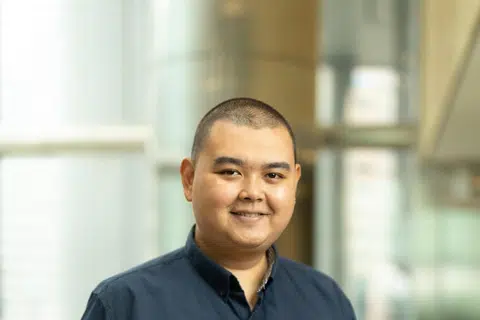 PASTIKAN TEMPAT KERJA ADIL: Pengalaman Encik Monteiro Mohamad Azhar Abdul Aziz, selaku pekerja kolar biru sebelum ini menyemarakkan semangatnya untuk memperjuangkan nasib pekerja bergaji rendah. 