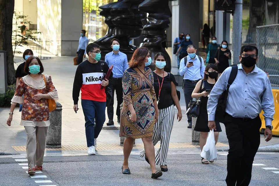 CARI KESEIMBANGAN: Setiausaha Agung Kongres Kesatuan Sekerja Kebangsaan (NTUC), Encik Ng Chee Meng, berkata terdapat keseimbangan halus antara menyelamatkan nyawa dengan mengekalkan mata pencarian dan usaha membendung virus menjadi keutamaan. - Foto BM oleh CHONG JUN LIANG
