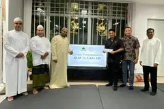 (Dari kiri) Pengarah Eksekutif MTFA, Dr Abdul Qader Al-aidaroos; Naib Presiden MTFA, Syed Jaafar Syed Alwi Madihi; Encik Abdul Rahman Mohd Hanipah; Encik Muhammad Toy-yib Abu Hurairi; Encik Mohd Fahmi Aliman; dan Encik Sanny Abdullah di majlis penyampaian cek derma $10,000 MTFA kepada RLAF pada 22 Mac. 