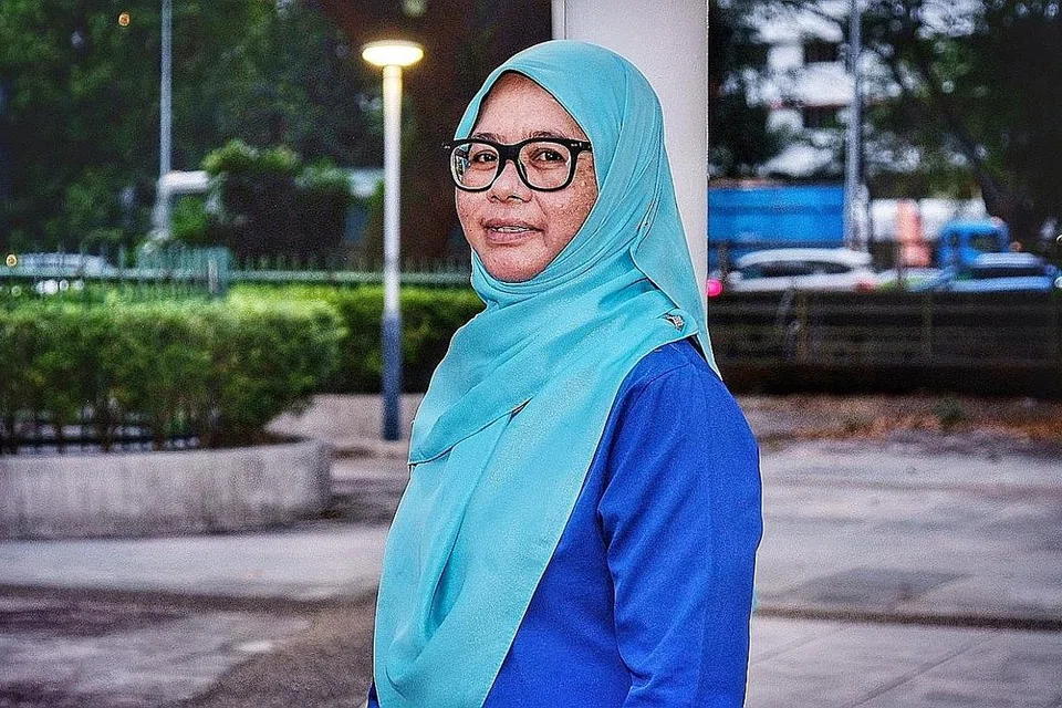 GAYA HIDUP SIHAT: Cik Rahimah Maarof mencari masa untuk bersenam selama sejam setiap hari dan menjaga makanan dan minumannya dalam usaha menghindari penyakit kronik dan kekal sihat. - Foto BH oleh KHALID BABA