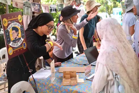 Para relawan di reruai Ambin Ubin semasa Hari Ubin 2026 pada Jun lalu.