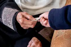 Allah swt mewajibkan zakat ke atas mereka yang mempunyai kemampuan untuk meringankan beban dan kesusahan yang ditempuhi golongan kurang bernasib baik. 