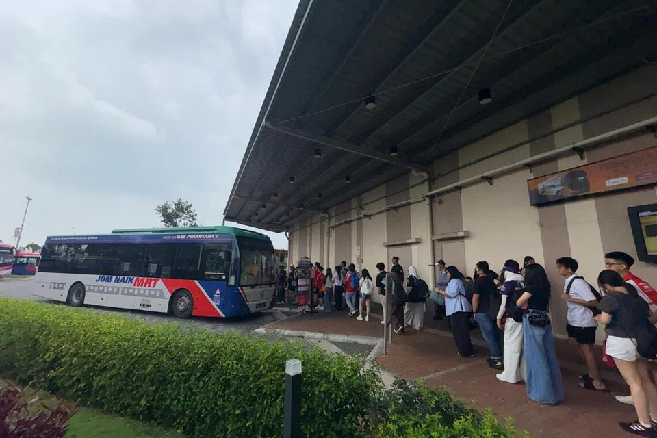 Tinjauan Berita Harian (BH) di tempat mengambil dan menurunkan penonton Formula Satu (F1) Grand Prix (GP) Bahrain di Mitsui Outlet Park pada 4 Oktober, lancar.