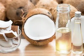 Minyak kelapa dara diketahui khasiatnya sejak turun-temurun dikatakan untuk kulit dan kesejahteraan dalaman organ.
