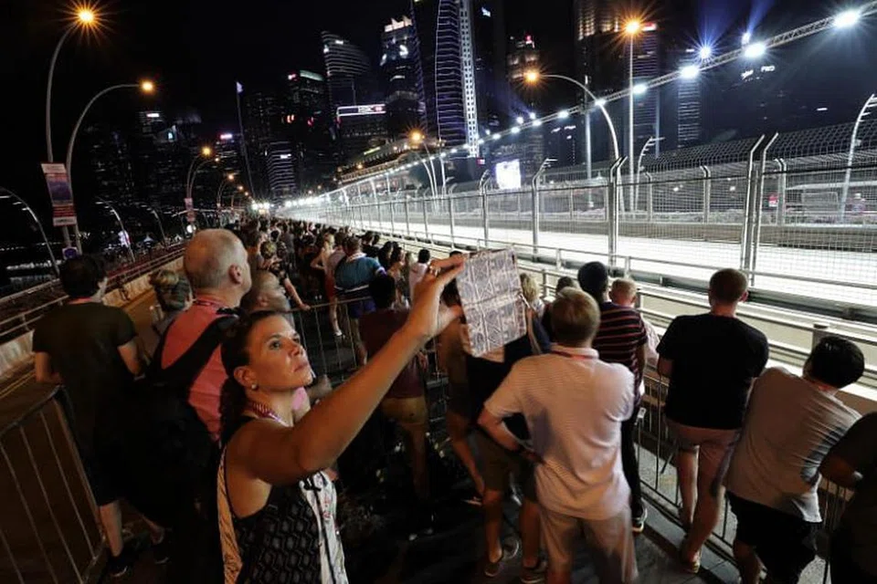 PERLUMBAAN F1 SINGAPURA: Penonton di Grand Prix Singapura Singapore Airlines 2018 pada 16 September 2018.