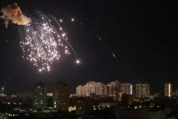 LEDAKAN KELIHATAN DAN KEDENGARAN:  Russia melancarkan serangan udara ke atas Kyiv pada awal dinihari Ahad dengan ledakan kedengaran merentasi ibu kota Ukraine dan kawasan sekelilingnya bagi tempoh hampir dua jam.