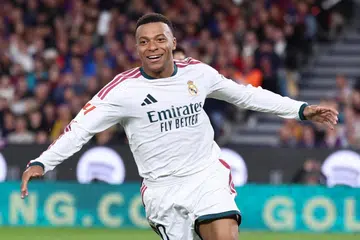 Penyerang Real Madrid, Kylian Mbappe, meraikan jaringan keduanya ketika aksi saingan La Liga menentang Barcelona di Stadium Camp Nou, Barcelona, Sepanyol, pada 25 Oktober.