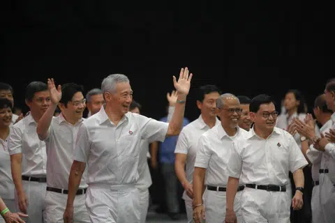 CEGAH AMALAN RASUAH: PAP akan terus mengamalkan integriti tinggi dan tadbir urus cekap, kata Encik Lee (di depan). Beliau bersama para pemimpin lain PAP di Konvensyen Dwitahunan PAP di Singapore Expo.