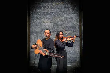 Azrin Abdullah (kiri) dan Noryn Sazali teruja meneroka irama baru dalam perjalanan seni mereka bagi menghasilkan karya mengasyikkan untuk konsert ‘TempOdyssey’ pada 2 Mac.