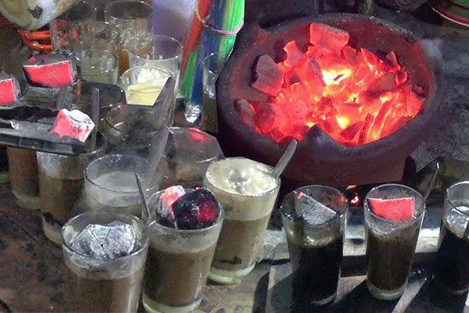 TIDAK DIBENARKAN: Kementerian Kesihatan Malaysia melarang penjualan kopi bara arang yang dikhuatiri boleh mengundang risiko kesihatan jika diambil dalam jangka panjang.