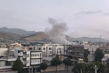 Foto edaran saluran rasmi Telegram Sepah News milik Kor Pengawal Revolusi Islam Iran (IRGC) pada 13 Jun 2025, dipercayai menunjukkan kepulan asap tebal dari sebuah lokasi yang disasarkan dalam serangan udara Israel di ibu negara Iran, Teheran, awal pagi 13 Jun. Perdana Menteri Israel, Benjamin Netanyahu, dalam satu kenyataan video pada awal pagi 13 Jun, mengesahkan bahawa Israel telah melancarkan serangan ke atas Iran dan menyatakan bahawa operasi ketenteraan terhadap republik Islam itu akan “diteruskan selama mana yang diperlukan.”