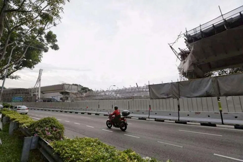 BAHAGIAN YANG TERJEJAS: Bahagian struktur yang runtuh. Syarikat yang membinanya baru didenda awal minggu ini bagi satu lagi kemalangan di sebuah tapak binaan lain.