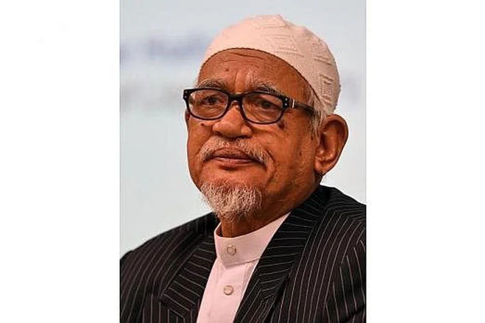 DATUK SERI HADI AWANG: Pakatan Rakyat masih wujud dan belum berkubur walaupun DAP sudah isytihar ia tidak lagi wujud. - Foto fail.