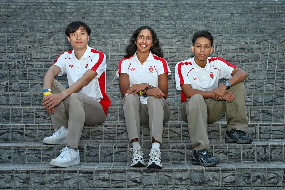 Atlet olah raga, Calvin Quek (kiri); ratu pecut Singapura; Shanti Pereira (tengah) dan pesilat, Dhani Andika Razali (kanan) antara 100 atlet Singapura yang menerima ganjaran wang daripada Anugerah Sukan Utama (MAP) setelah meraih pingat emas di Sukan SEA 2025.