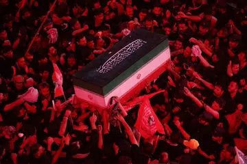 Orang ramai menyertai perarakan pengebumian bekas Pemimpin Tertinggi Iran, Ayatollah Ali Khamenei, di Makam Imam Hussein di Karbala, Iraq, awal pagi 9 Julai 2026. Upacara itu merupakan sebahagian daripada siri penghormatan terakhir yang menghimpunkan jutaan rakyat di Iran dan Iraq sebelum Khamenei dikebumikan di kota kelahirannya, Mashhad. Majlis pengebumian berlangsung ketika ketegangan di Asia Barat kembali memuncak susulan serangan baharu Amerika Syarikat ke atas Iran
