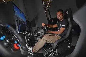 IMPIAN MENJADI NYATA: Aleef (gambar) gembira dapat melakukan sesuatu yang seronok dan digemarinya itu secara sepenuh masa selepas ditawarkan kontrak profesional oleh pasukan Legion of Racers. - Foto BH oleh JASMINE CHOONG