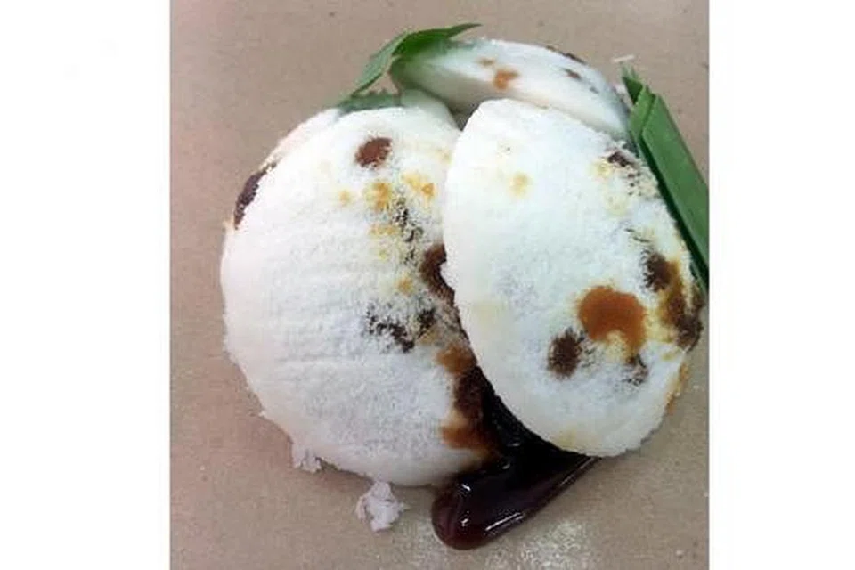 GEBU LAGI BERISI: Putu piring yang disajikan syarikat Gebu Putu Piring menyelerakan dan tidak lokek gula melaka. 
