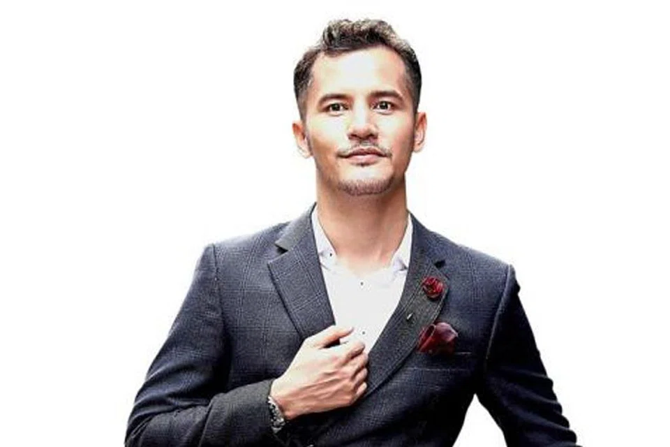 MINTA MAAF: Aliff Syukri meminta orang ramai agar tidak membabitkan keluarganya dengan video muzik 'Kelepak Kelepuk Raya', yang menerima kecaman. - Foto THE STAR