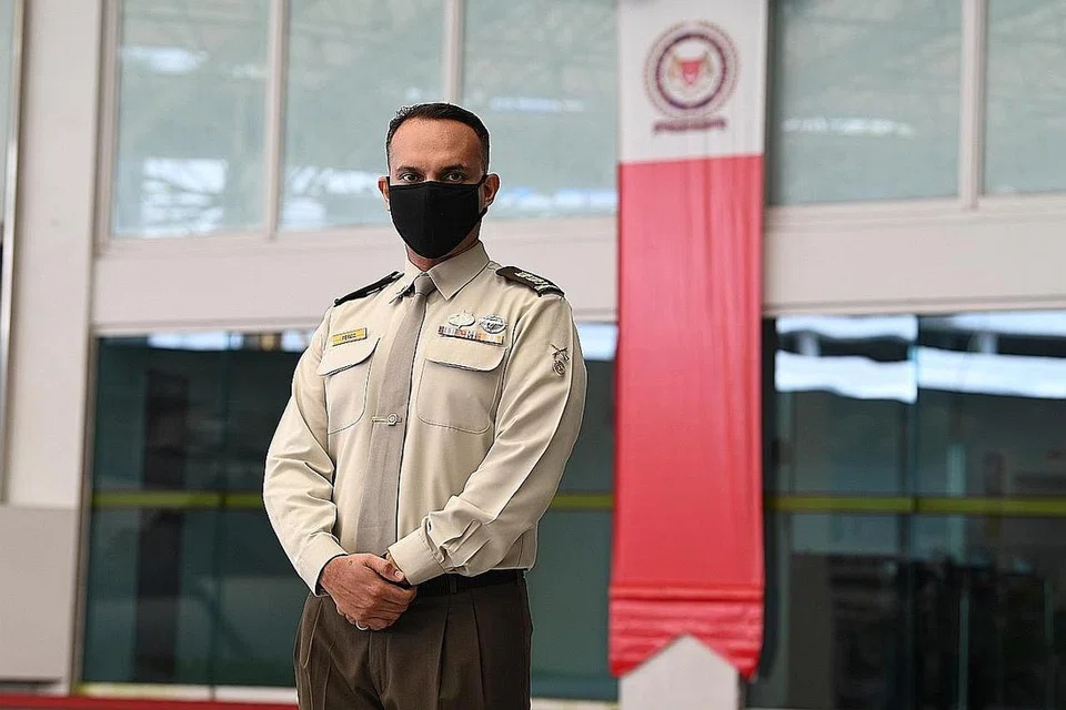 BANGGA JADI KOMANDER: Kolonel Mohamed Feroz kini merupakan Komander Briged Infantry Kedua Singapura (2SIB) dan baru sahaja dinaikkan pangkat dari Kolonel Leftenan Kanan kepada Kolonel baru-baru ini. - Foto MINDEF