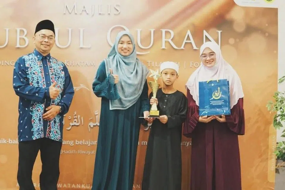 Masjid An-Nur telah menganjurkan beberapa acara bertemakan Al-Quran termasuk ‘Semarakkan Cinta Al-Quran’ pada Mac 2023 dan ‘Majlis Hubbul Quran’ pada Mac 2024, yang menampilkan qariah undangan dari Malaysia, Ustazah Nor Farhatul Fairuzah Panut (dua dari kiri). Bersama beliau ialah (dari kiri) Pengerusi Eksekutif Kanan Masjid An-Nur, Encik Juraiman Rahim; antara pemenang pertandingan Tahfiz Al-Quran, Maher El-Furqan Mohd Syafiq; dan qariah tempatan, Ustazah Widadul Wahidah Mahamod. 