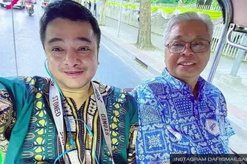 TERLALU GEMBIRA BAGI BAPANYA: Dafi melahirkan rasa gembira bapanya, Datuk Seri Ismail Sabri Yaakob, menjadi Perdana Menteri Malaysia kerana kerja keras, disiplin dan kesabarannya. - Foto INSTAGRAM DAFI