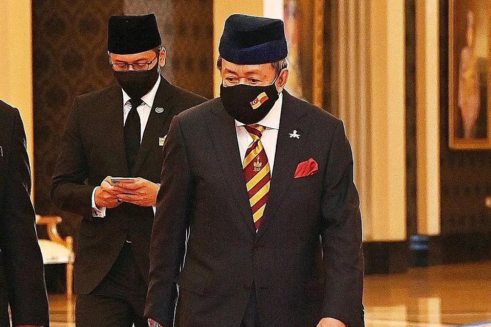 SULTAN SELANGOR: Turut menyeru rakyat agar tidak khuatir atau ragu-ragu untuk mendapatkan suntikan vaksin. - Foto SELANGOR ROYAL OFFICE/FACEBOOK